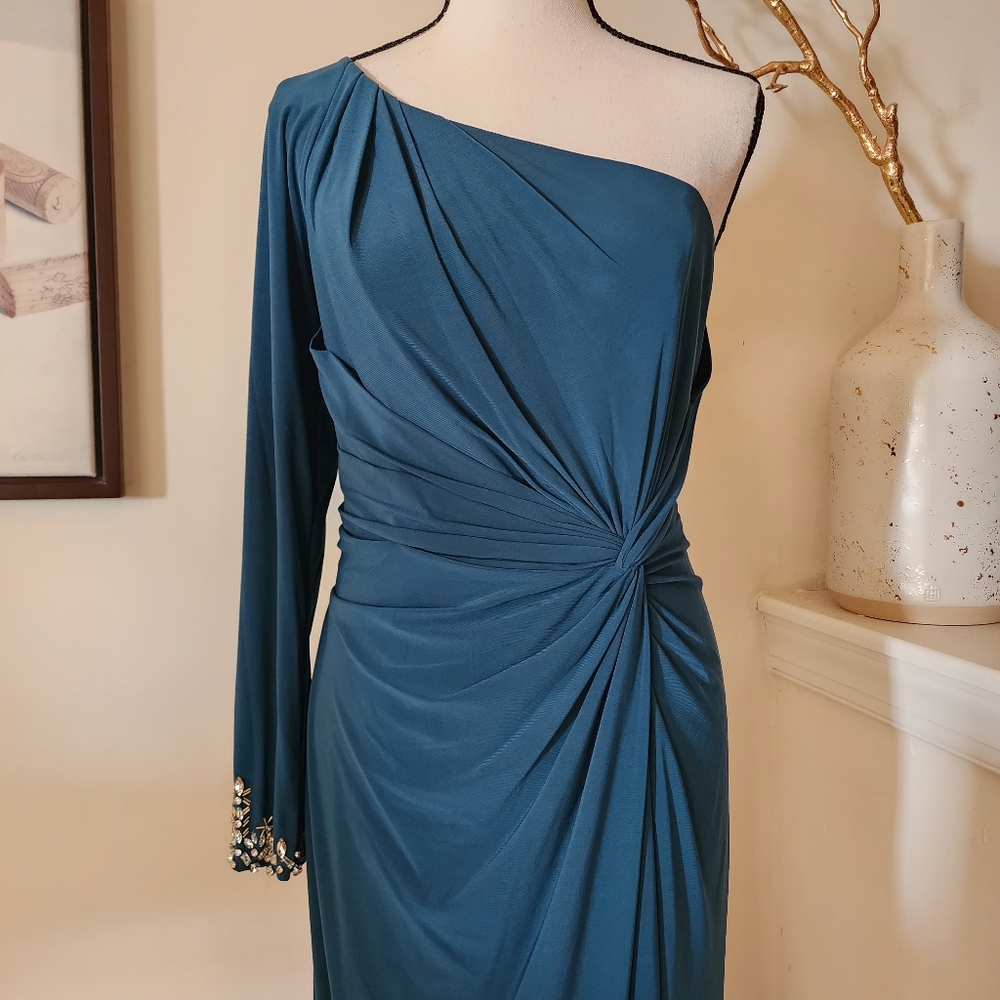 š„Mac Duggal Elegant One-Shoulder Teal Evening Gown with sleeve embellishment. - Picture 8 of 17
